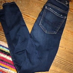 Dark wash AE low rise stretch skinny jeans